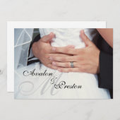 "Wrapped in Love" Monogram Wedding Uitnodiging (Voorkant / Achterkant)