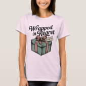 Wrapped in Regret | Funny Re-Gift Holiday Design T-shirt (Voorkant)