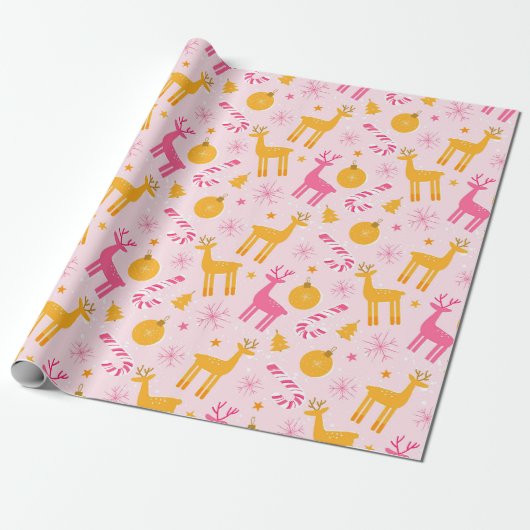 wrapping paper with pink Christmas reindeer. Cadeaupapier (Uitgerold)