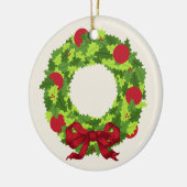 Wreate met kerstversiering met rode boe keramisch ornament (Links)