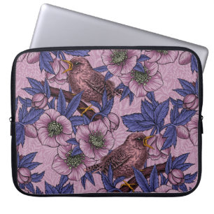 Wren en hellebore, roze en violet laptop sleeve