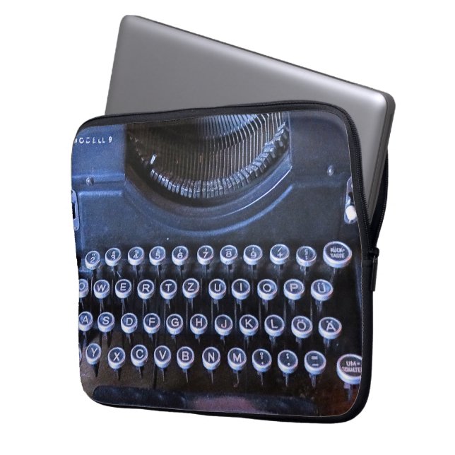 Write On –  Typewriter Tablet Sleeve (Voorkant Links)