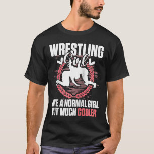 Wruiend meisje als een normale gi t-shirt