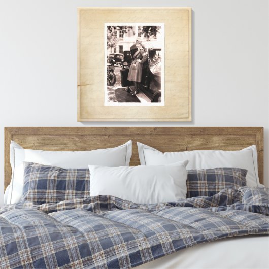WW1 Retro  Rode Kruis Verpleegster met Antiek Auto Canvas Afdruk (Insitu (Slaapkamer))