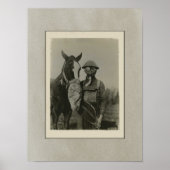 WW1 Soldaat en paard met gaasmasker Poster (Voorkant)