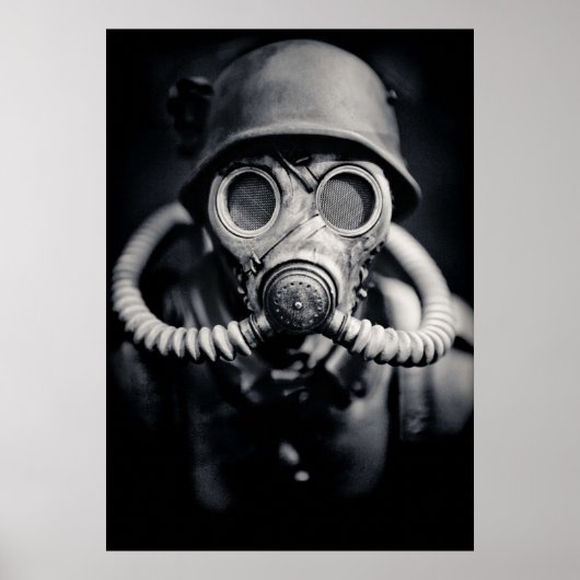 WWII Duitse Solider in een gasmasker Poster (Voorkant)