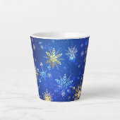 XMAS Blauwe Achtergrond met Golden Snowflakes Latte Mok (Voorkant)