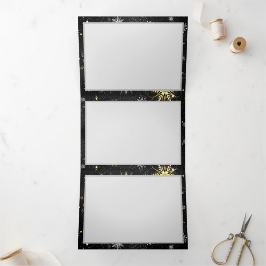 Xmas Golden Snowflakes op zwarte achtergrond Drieluik Aankondiging (Binnen)