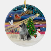 Xmas Magic - Keeshond Keramisch Ornament (Achterkant)