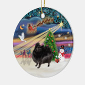 Xmas Magic - Pomeranian (zwarte standaard) Keramisch Ornament (Links)
