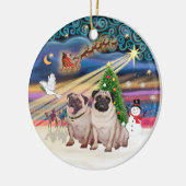Xmas Magic - Pugs (Twee fawn 2) Keramisch Ornament (Links)