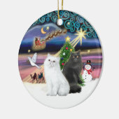 Xmas Magic - Twee Perzische katten (wit + zwart) Keramisch Ornament (Links)