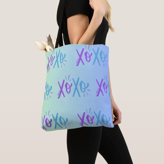 XOXO All-over-Print Canvas tas, Medium Draagtas (Dichtbij)