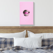 Y2K Lips Portrait – Glossy Aesthetic Pop Art Print (Insitu (Slaapkamer))