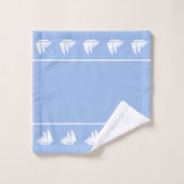 Yachts blancs élégants sur bleu ciel (Gant de toilette)