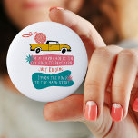 Yarnaholic Funny Dit w. Fil de tricot sur camion<br><div class="desc">Design rétro avec un dicton populaire de yarnaholic, adapté pour les accros au tricot et au crochet (comme nous!). L'expression de fil est écrite dans la typographie majuscule décontractée et dit "Je suis un yarnaholic sur le chemin de la récupération - juste une blague - je suis sur la route...</div>