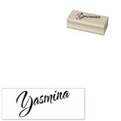 Yasmina noemt cursieve handtekening 	rubberstempel (Gestempeld)