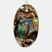 Yellow and Plum Trout Lily en Snagel Shell Keramisch Ornament (Rechts)