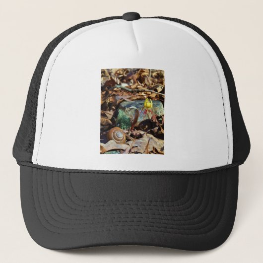 Yellow and Plum Trout Lily en Snagel Shell Trucker Pet (Voorkant)