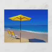 Yellow beach umbrella and chairs on prisping briefkaart (Voorkant)