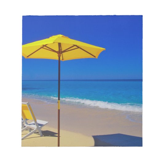 Yellow beach umbrella and chairs on prisping notitieblok (Voorkant)
