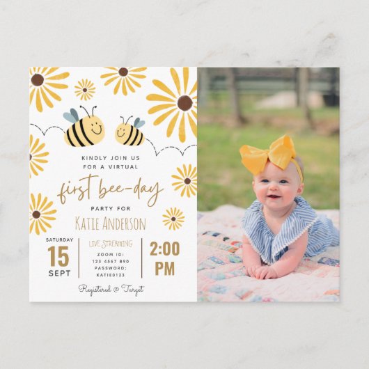 Yellow Bee Sunflower Virtual First Bee-day Foto Uitnodiging Briefkaart (Voorkant)