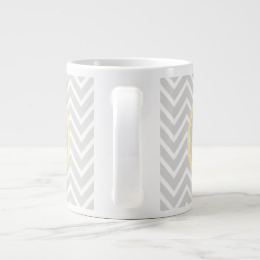 Yellow Chevron Monogram Extra Grote Beker (Achterkant)