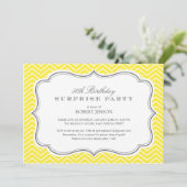 Yellow Chevron Stripes verrassingsfeest Kaart (Staand voorkant)