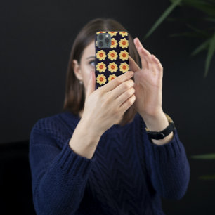 Yellow Dahlia Floral Pattern op Black iPhone 16 Hoesje