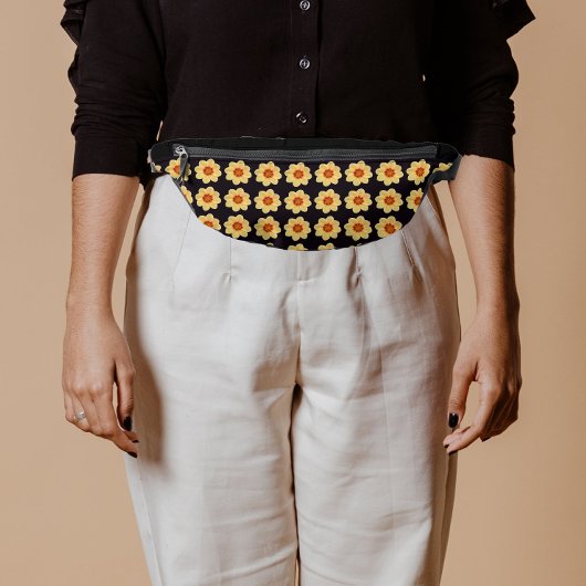 Yellow Dahlia Floral Pattern op Black Heuptasje