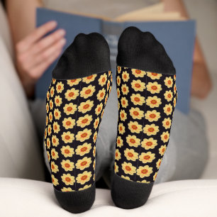Yellow Dahlia Floral Pattern op Black Sokken