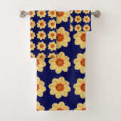 Yellow Dahlia Floral Pattern op Blue Bad Handdoek (Insitu)