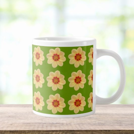 Yellow Dahlia Floral Pattern over Green Extra Grote Beker
