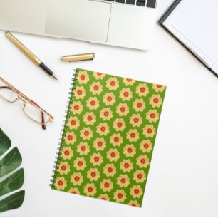 Yellow Dahlia Floral Pattern over Green Notitieboek