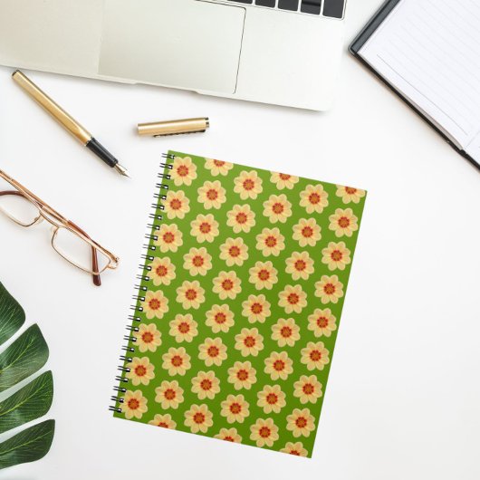 Yellow Dahlia Floral Pattern over Green Notitieboek