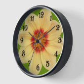 Yellow Dahlia op groen met zwarte cijfers (Hoek)