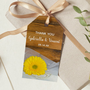 Yellow Daisy Pearls country Barn Wedding for Label Cadeaulabel