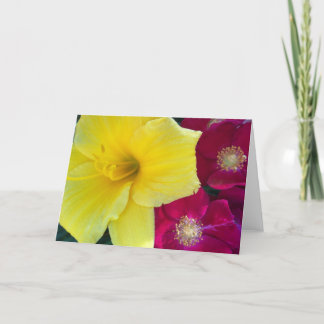 Yellow Daylily en Crimson Rozen Wenskaart Kaart
