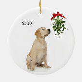 Yellow Lab Mistletoe kerstversiering Keramisch Ornament (Achterkant)