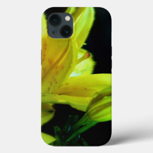 Yellow Lily met windeffect door Shirley Taylor iPhone 13 Hoesje