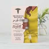 Yellow Scrubs Nursing School Afstuderen Uitnodigin Kaart (Staand voorkant)