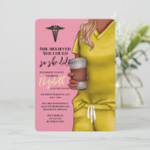 Yellow Scrubs Nursing School Afstuderen Uitnodigin Kaart (Staand voorkant)