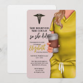 Yellow Scrubs Nursing School Afstuderen Uitnodigin Kaart (Voorkant / Achterkant)