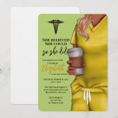 Yellow Scrubs Nursing School Afstuderen Uitnodigin Kaart (Voorkant / Achterkant)