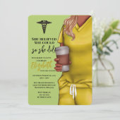 Yellow Scrubs Nursing School Afstuderen Uitnodigin Kaart (Staand voorkant)