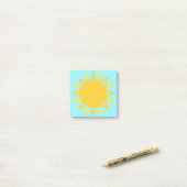 Yellow Sun Emoji Post-it® Notes (Op bureau)