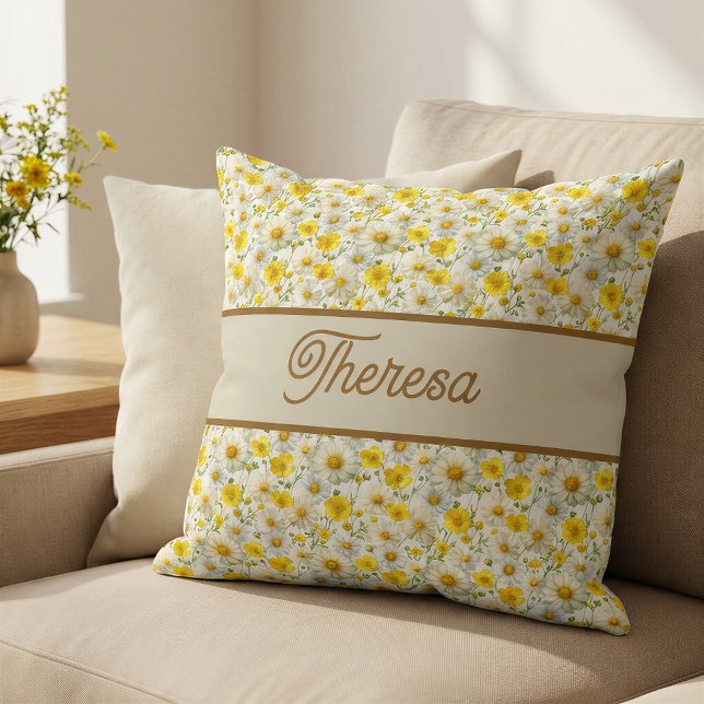 Yellow Wildflowers Pattern Monogram Name Kussen (Creator heeft geüpload)