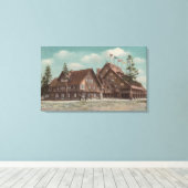 Yellowstone, WYView of Whole Old Faithful Inn Canvas Afdruk (Insitu (Houten vloer))