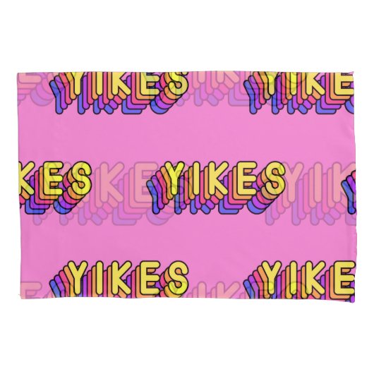 Yikes Words: Roze behang. Kussensloop (Voorkant)