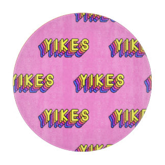 Yikes Words: Roze behang. Snijplank